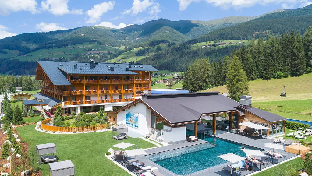 Outdoor summer pool and garden of Bad Moos Resort