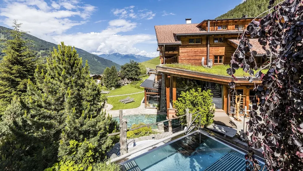Outdoor of Naturhotel Lüsnerhof with garden, whirpool and pond